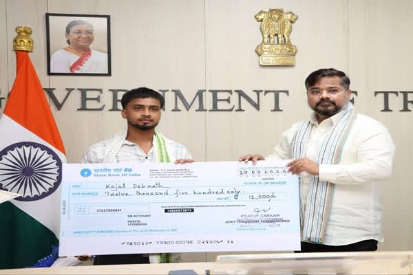Tripura honours Good Samaritans for helping road accident victims