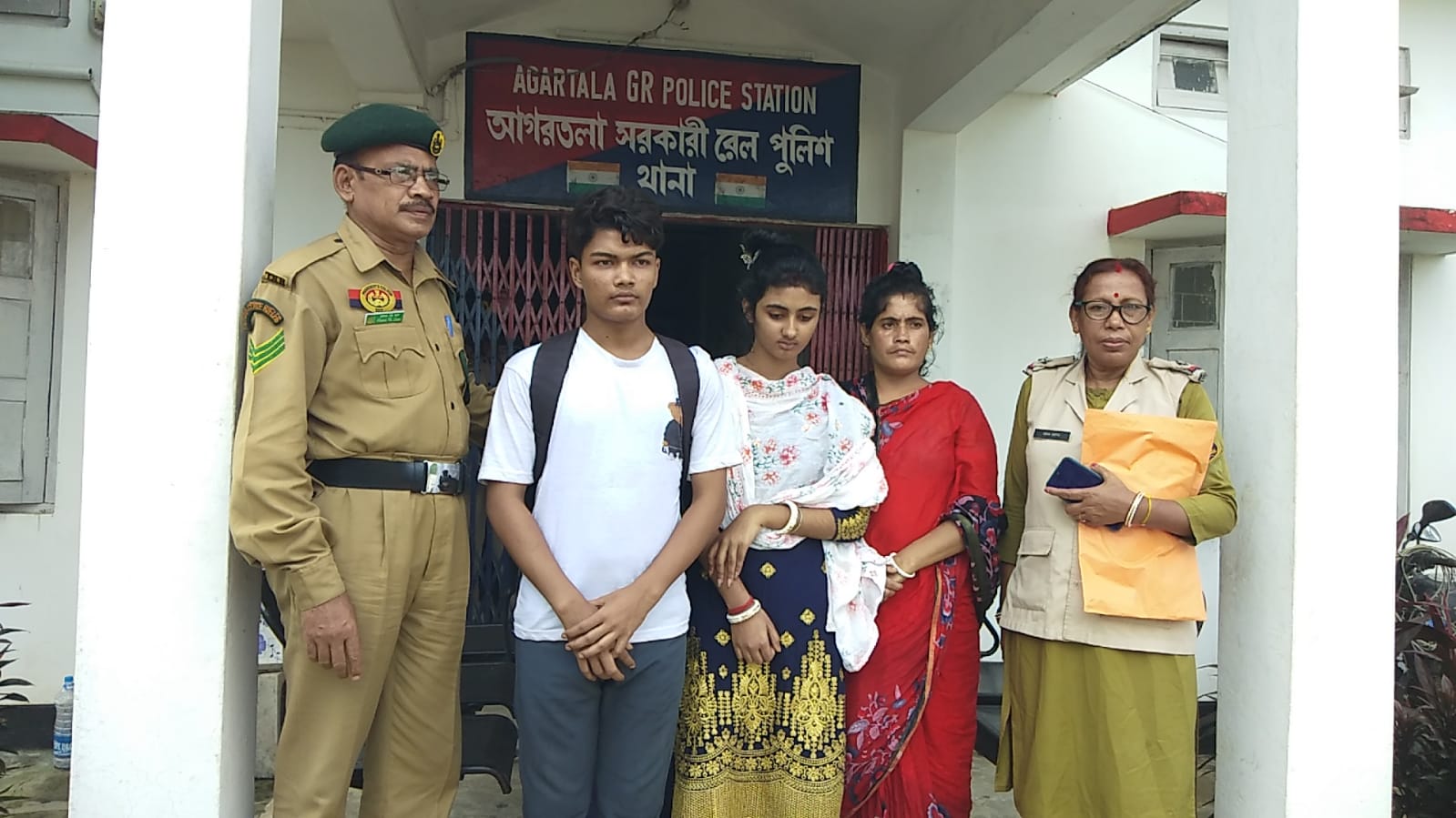 Three Bangladeshi detain