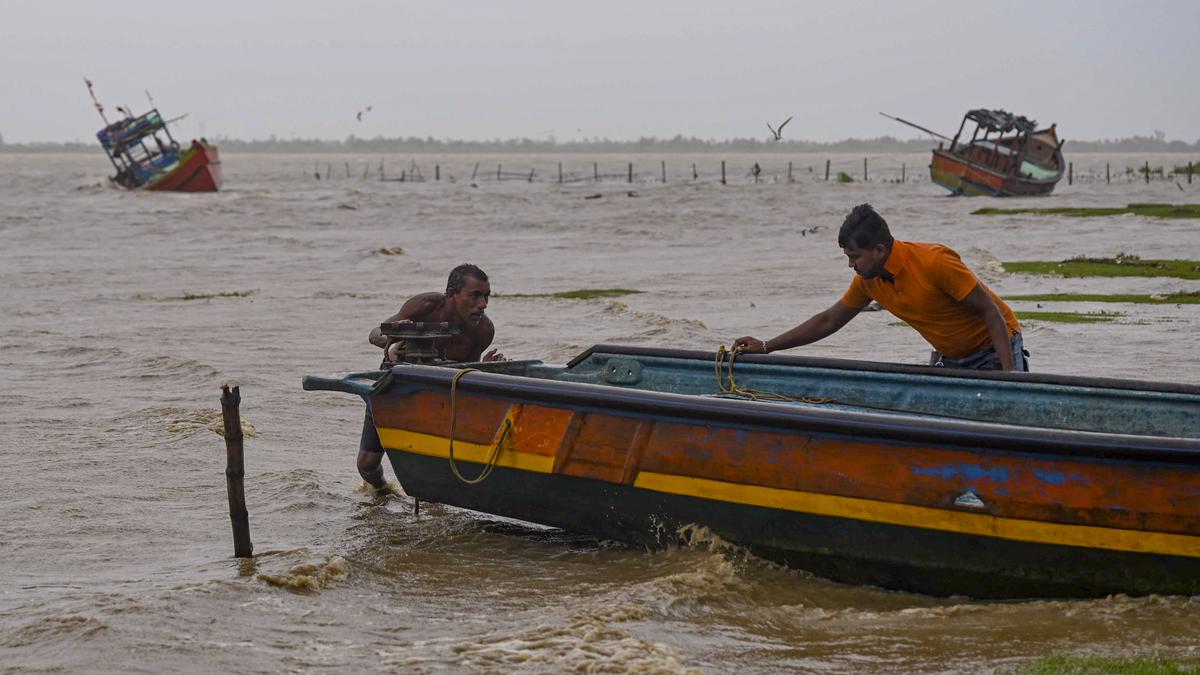 Cyclone Dana makes landfall; over 6 lakh evacuated in West Bengal and Odisha