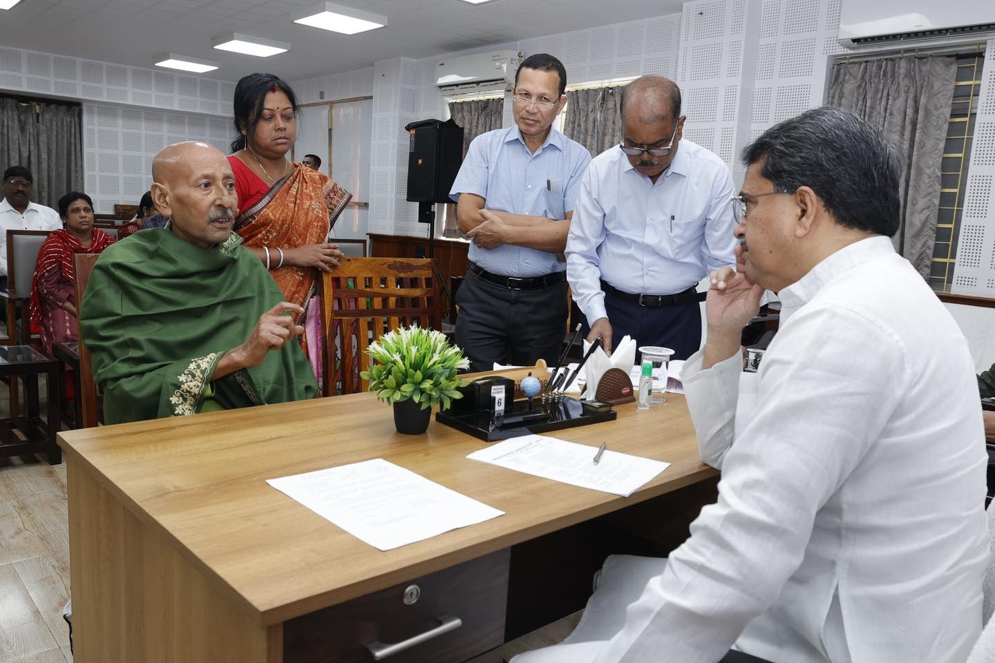 Mukhyamantri Samipeshu works as a bridge between Govt, citizens: CM