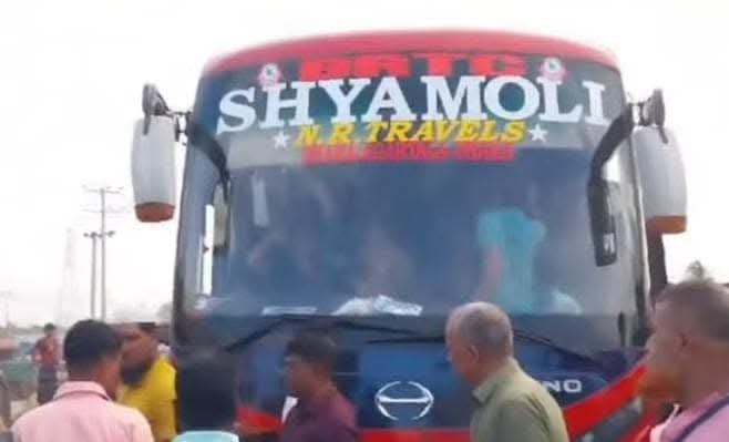 Shyamoli Paribahan Bus Attacked in Bangladesh, Indian Passengers Threatened
