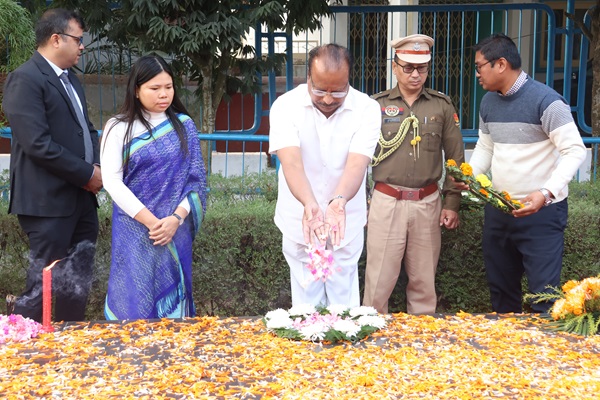 Governor paying tribute to Mahatma Gandhi on Martyrs Day