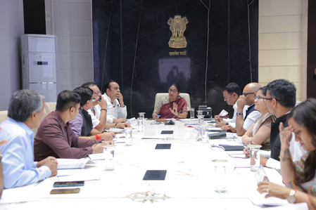 Delhi CM Pushes for Faster Hospital Construction, More Beds