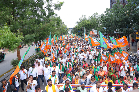 BJP Stages Massive Protest Over Fertilizer Shortage in Karnataka, Blames State Govt