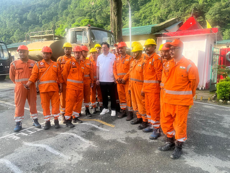CM Dhami Reviews Uttarkashi Relief Ops, Orders Intensified Heli-Rescue Efforts