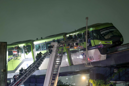 582 Passengers Rescued After Mumbai Monorail Stalls from Overcrowding