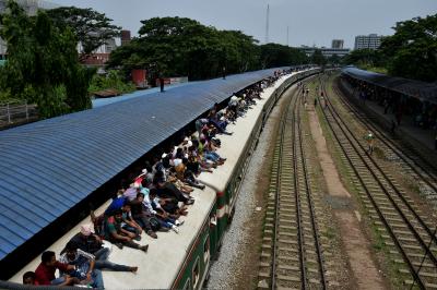 Rabindra University Students Block Railway in Protest Over Delayed Permanent Campus