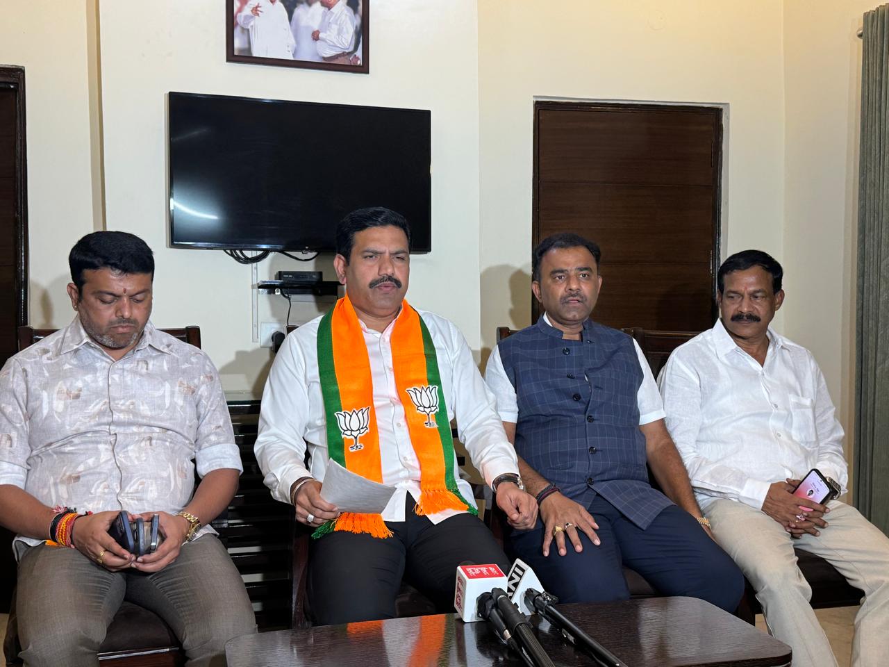 Vijayendra Accuses Siddaramaiah Govt of Anti-Hindu Stance, Condemns Lathi Charge on Women