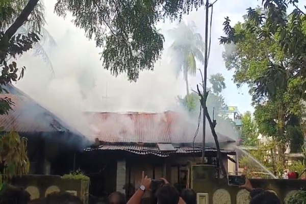 Massive fire guts house in Joynagar Chakra Sangha, no casualties
