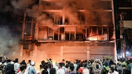 Violence Erupts in Bangladesh After Death of Inqilab Mancha Spokesperson Sharif Osman Hadi
