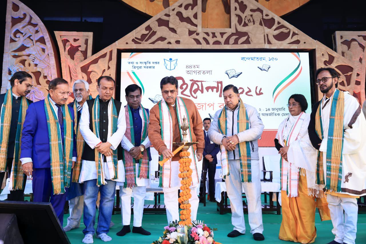 Books help people move from darkness to light: CM