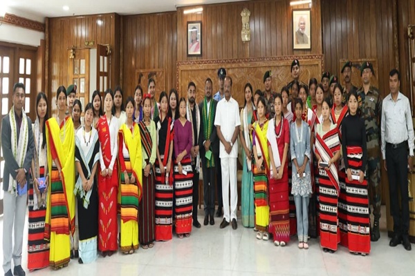 Assam Students on Educational Tour Call on Tripura Governor