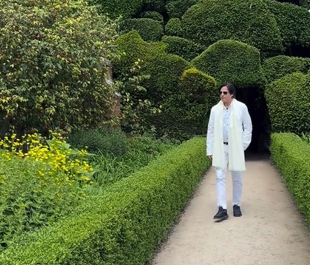  Rahul Roy Recreates ‘Tere Dar Par Sanam’ in Nostalgic Throwback