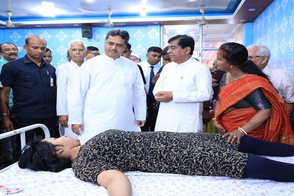 CM praises specially-abled woman for blood donation