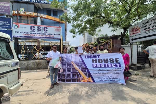 Flat Buyers Protest TUDA Over Light House Project Delay