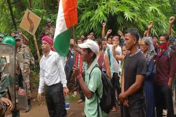 Former ATTF, NLFT Cadres Block Highway