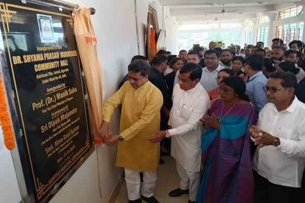 Elected representatives must earn public trust through development: Tripura CM