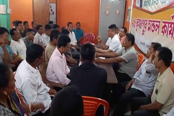 Bikash Debbarma reviews preparations for yarn distribution, certificate ceremony in Krishnapur