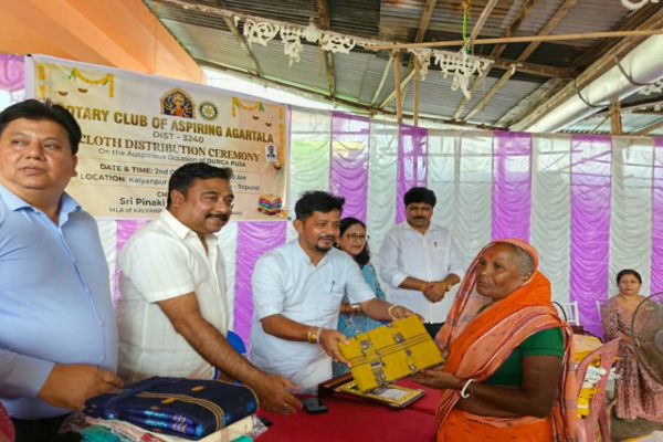 Rotary Club distributes festive clothes among 175 people in Kalyanpur