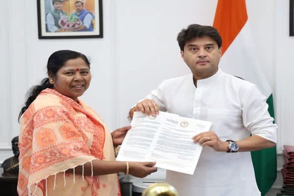 Pratima Bhoumik seeks new agri markets, better telecom connectivity in Tripura