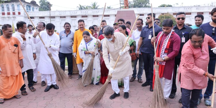 CM lauds role of women SHGs for contribution to cleanliness