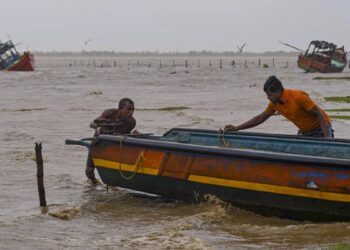 Cyclone Dana makes landfall; over 6 lakh evacuated in West Bengal and Odisha