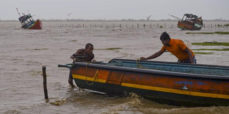 Cyclone Dana makes landfall; over 6 lakh evacuated in West Bengal and Odisha