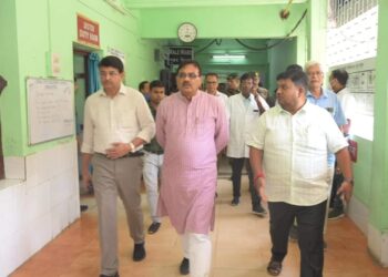 Finance Minister assured immediate action on complaints against Gomati District Hospital