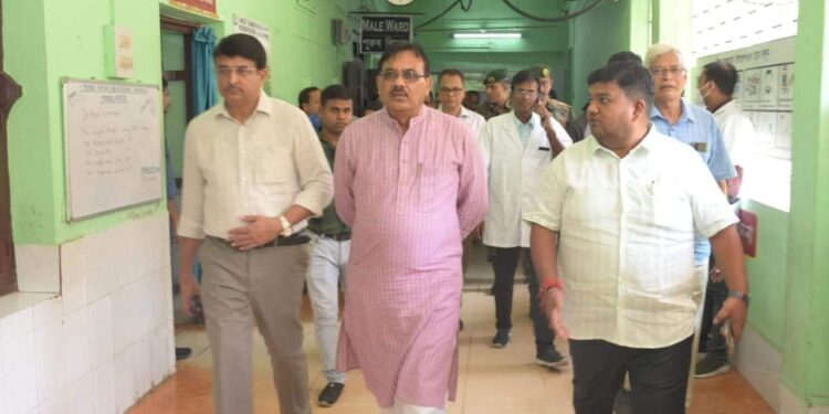 Finance Minister assured immediate action on complaints against Gomati District Hospital
