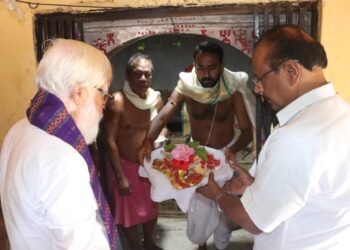 Governor Indra Sena Reddy Nallu Visits Chaturdasha Devta Temple and Kasba Kalibari Temple