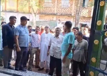 Former Chief Minister Visits Conflict-Hit Area