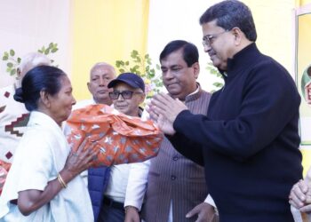 Chief Minister Participates in Winter Clothing Distribution Program on Dr. Mahanambrata Brahmachariji’s Birth Anniversary