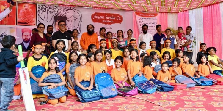 Shyam Sundar Co. Jewelers celebrates New Year with underprivileged children