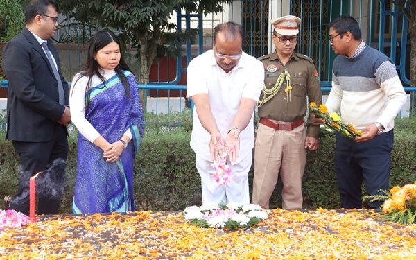 Governor paying tribute to Mahatma Gandhi on Martyrs Day