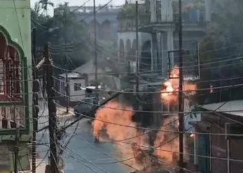 Massive fire broke out after a gas pipeline ruptured
