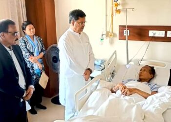 Chief Minister visits Bijoy Kumar Hrangkhawl to inquire about his health condition