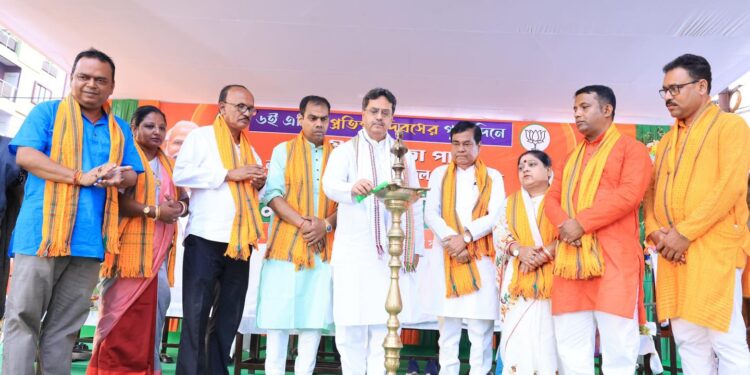 Congress crafted laws to benefit own people: CM