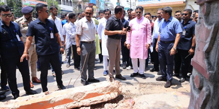 CM reviews ongoing works in AMC