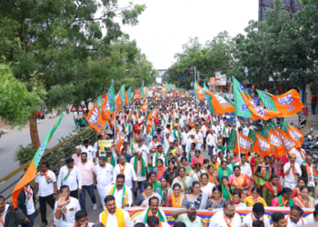 BJP Stages Massive Protest Over Fertilizer Shortage in Karnataka, Blames State Govt