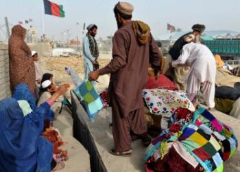 Afghanistan Urges Pakistan to Address Refugee, Detainee Issues and Ease Visa Access