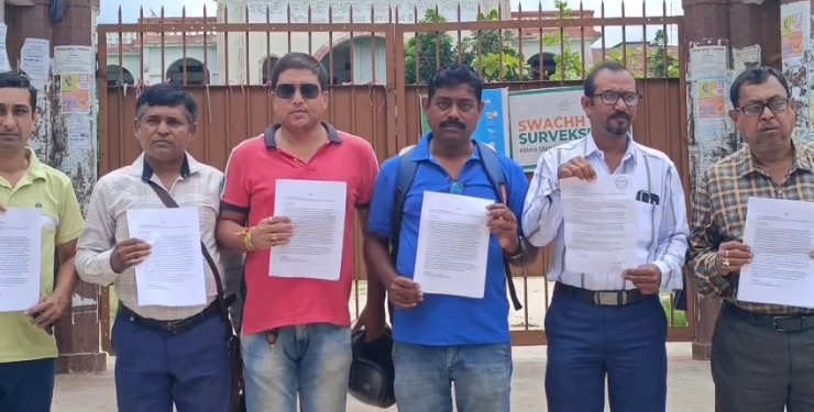 Parents Protest After Tulsibati School Teacher Allegedly Denies Students Entry Over Uniform Issue