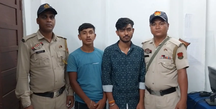 Two Bangladeshi Nationals Detained at Baijalbari Checkpoint in Tripura