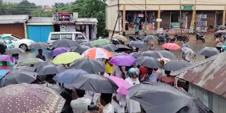 Flood-Hit Women Protest ‘Inflated’ Power Bills, Demand Removal of Smart Meters