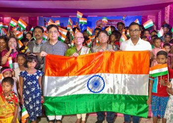 Shyam Sundar Co Jewellers Celebrates National Flag Day with Students in Sundarbans