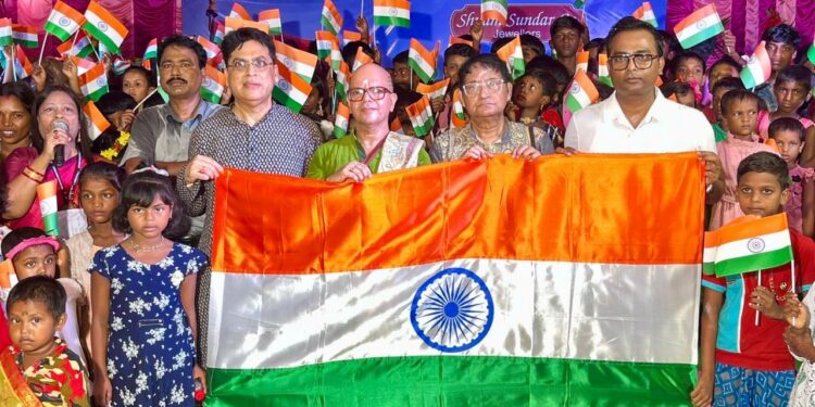 Shyam Sundar Co Jewellers Celebrates National Flag Day with Students in Sundarbans