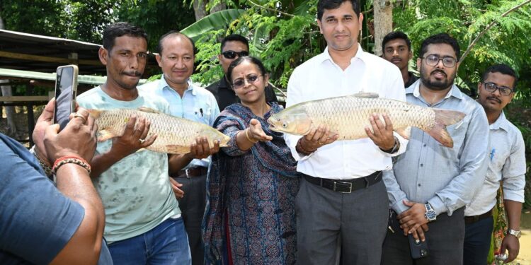 Minister Sudhangshu Das Highlights Aquaculture’s Role in Rural Empowerment During Gomati Visit