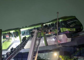 582 Passengers Rescued After Mumbai Monorail Stalls from Overcrowding