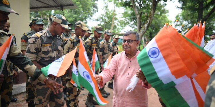 Ratan Lal Nath Joins BSF Jawans at Mohanpur Border, Calls for Unity and National Pride