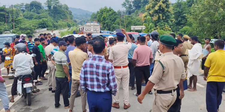 Dalucherra Villagers Block NH-208 Demanding Drinking Water and Road Repair
