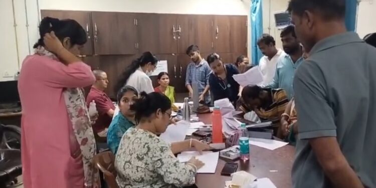 Violence Erupts at GB Pant Hospital Emergency After Doctors Assaulted by Patient’s Relatives